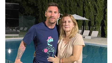 mama coje con su hijo|Celia Messi, la madre de Lionel, mostró cómo hace las milanesas .